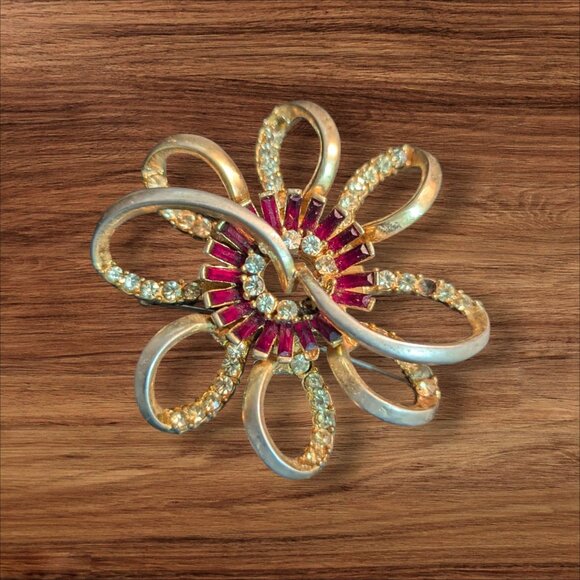 Vintage Coro Craft Gold-Tone Rhinestone Flower Brooch  Red Clear READ - Picture 1 of 6